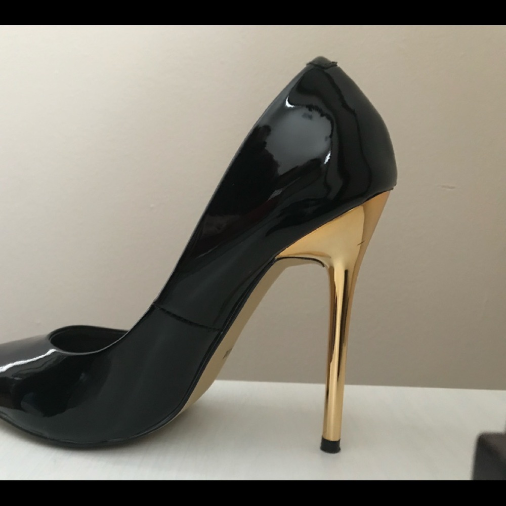 Maiden Lane Black Leather Bliss Pump